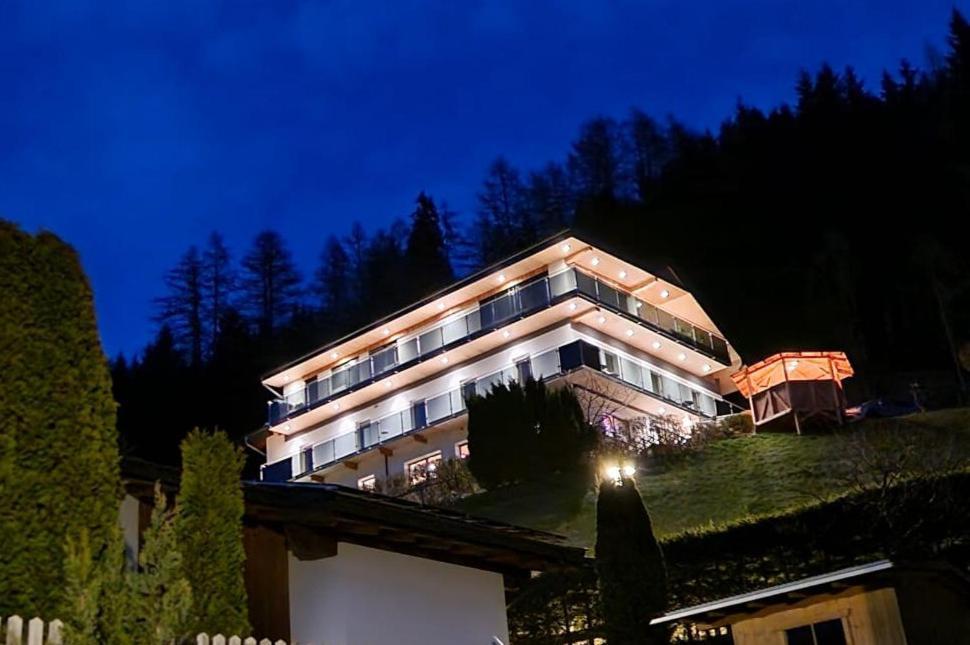 Haus Berghof Bed & Breakfast Gries am Brenner Exterior photo